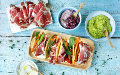 Piccole tortillas farcite con verdure saltate in padella e Coppa di Parma IGP